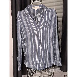 Nice women XS Cloth & Stone Striped button down Good Condition